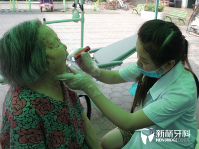 向雷鋒致敬 我院志愿者走進(jìn)紅牌樓敬老院